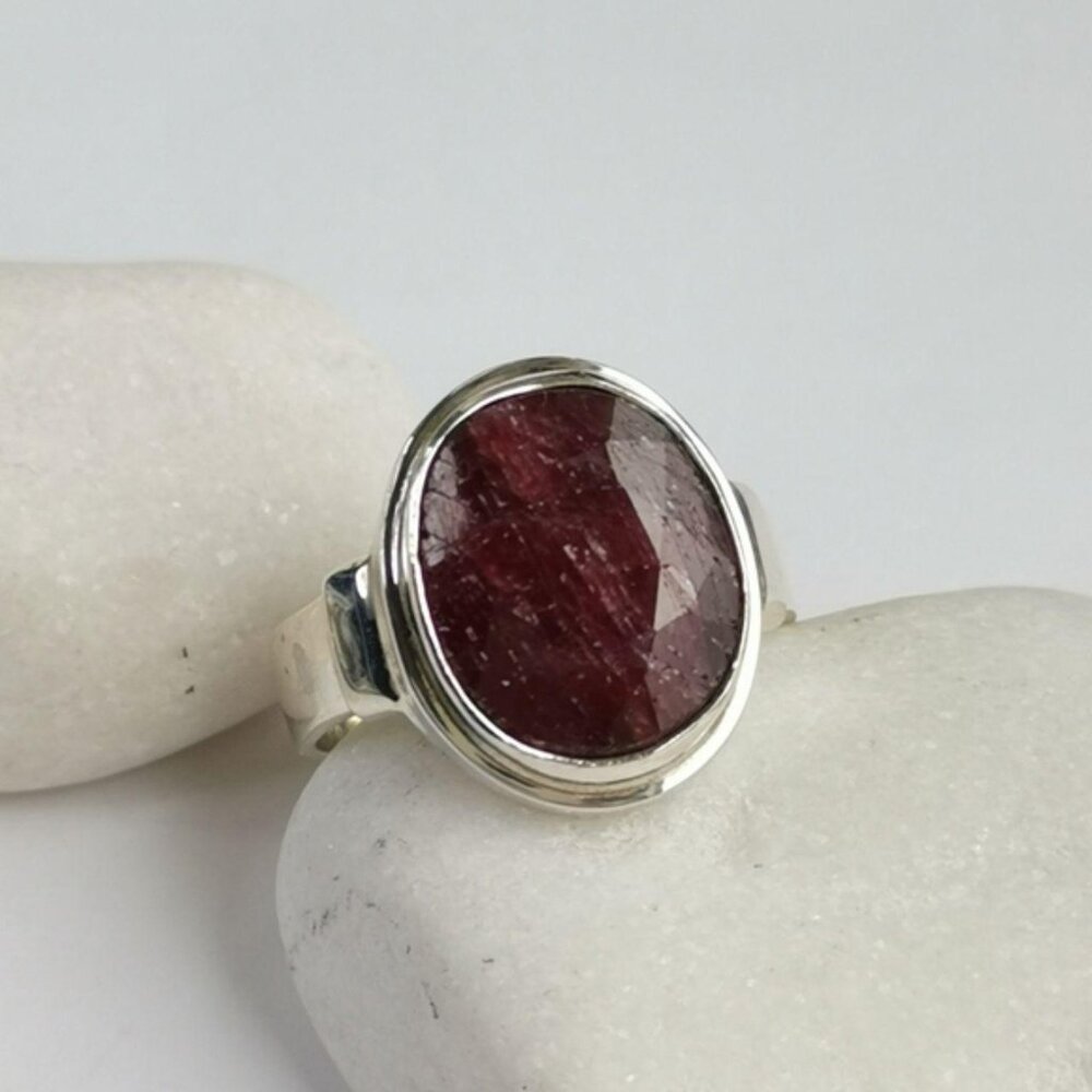 Corundum Ruby gemstone Signet ring in sterling silver - Picture 7 of 8